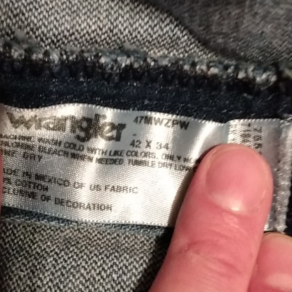 Wrangler regular fit cowboy cut 42 waist and 34 length - Picture 3 of 5